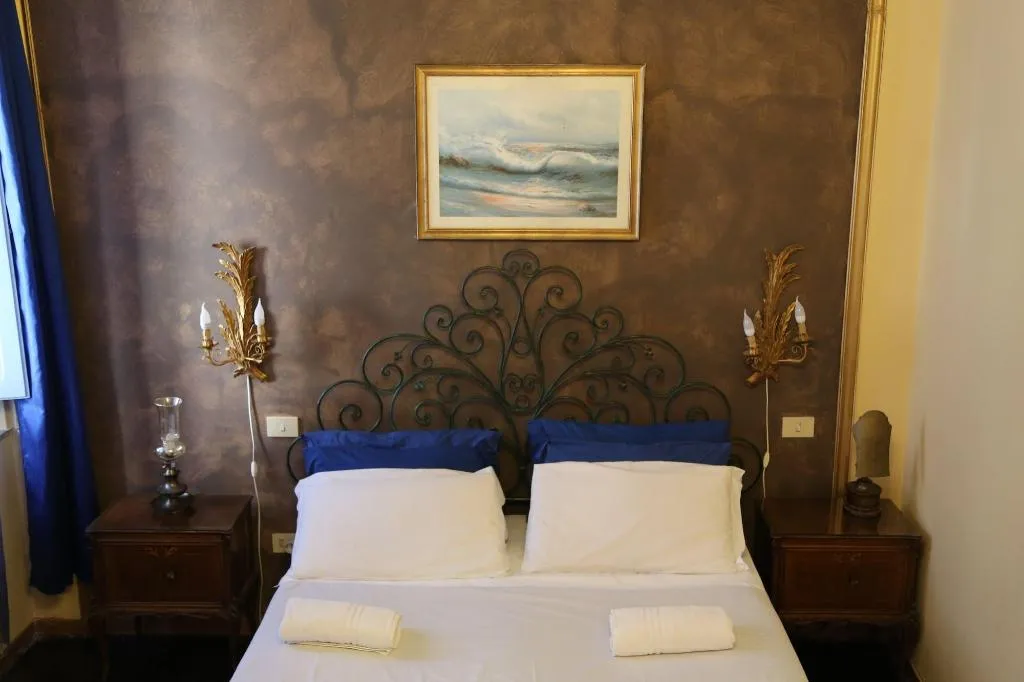 Room, Riverbanks, Florence