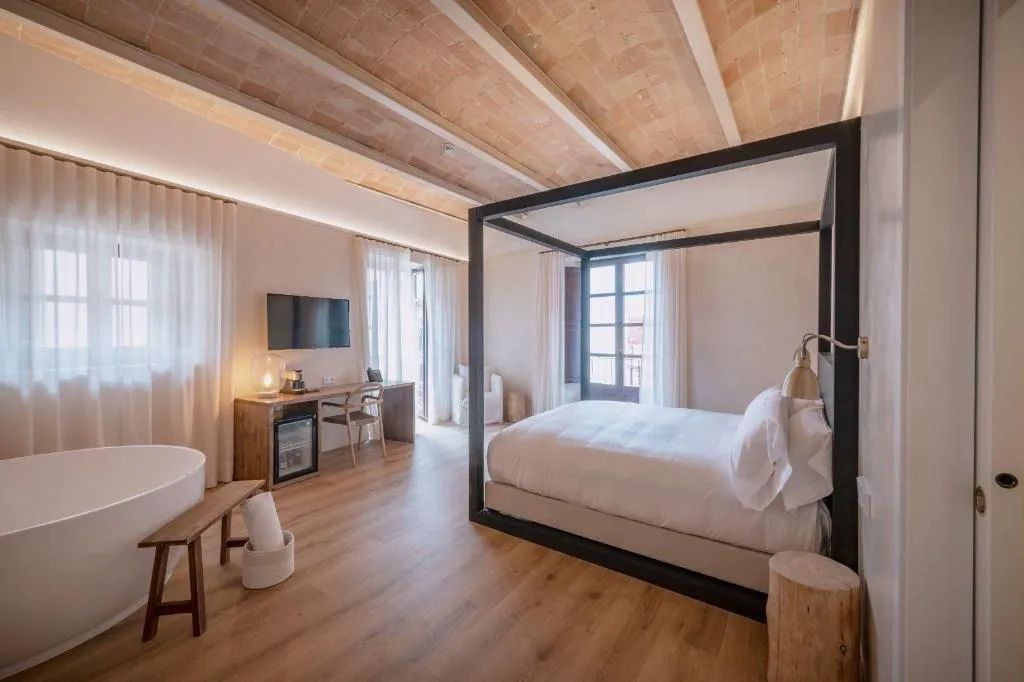 Room, Palau Macelli, Costa Brava