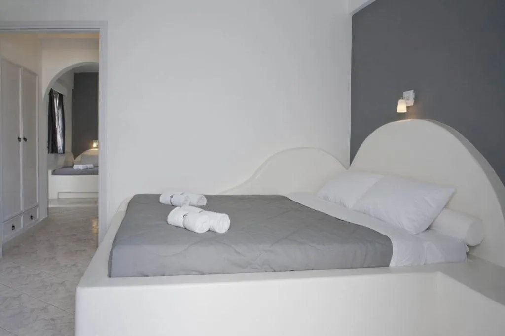 FAMILY ROOM TWO BEDROOMS Room, Philippion, Santorini