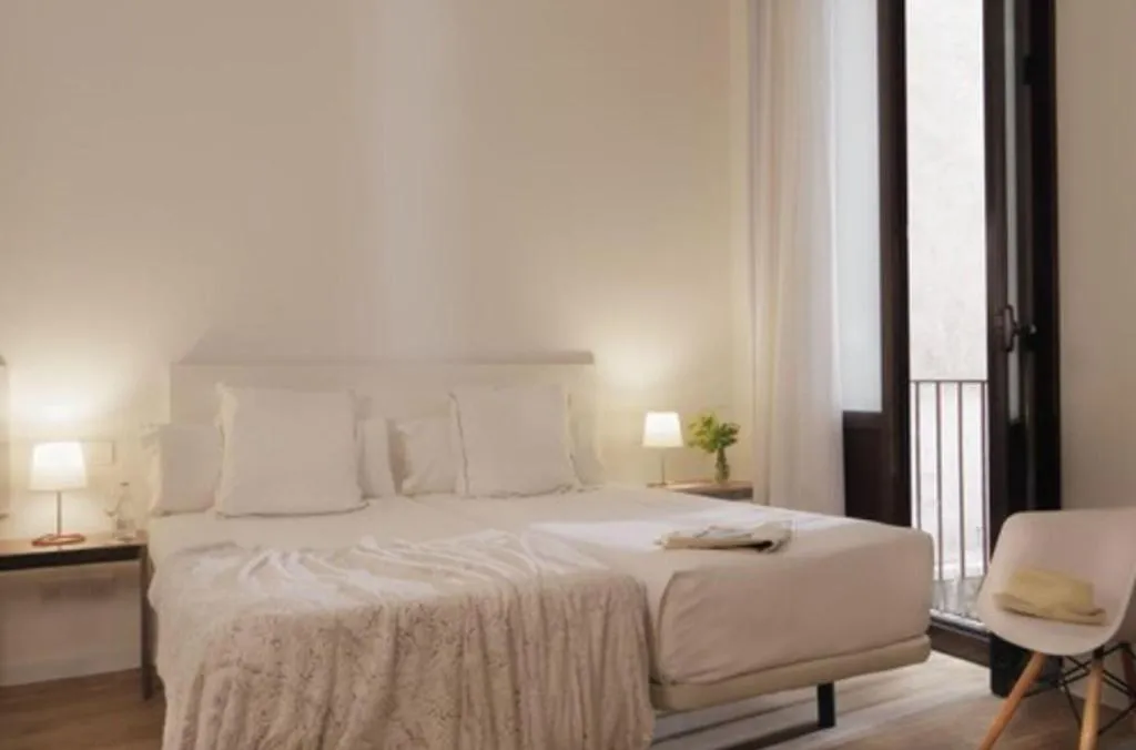 Room, Som Nit Born, Barcelona