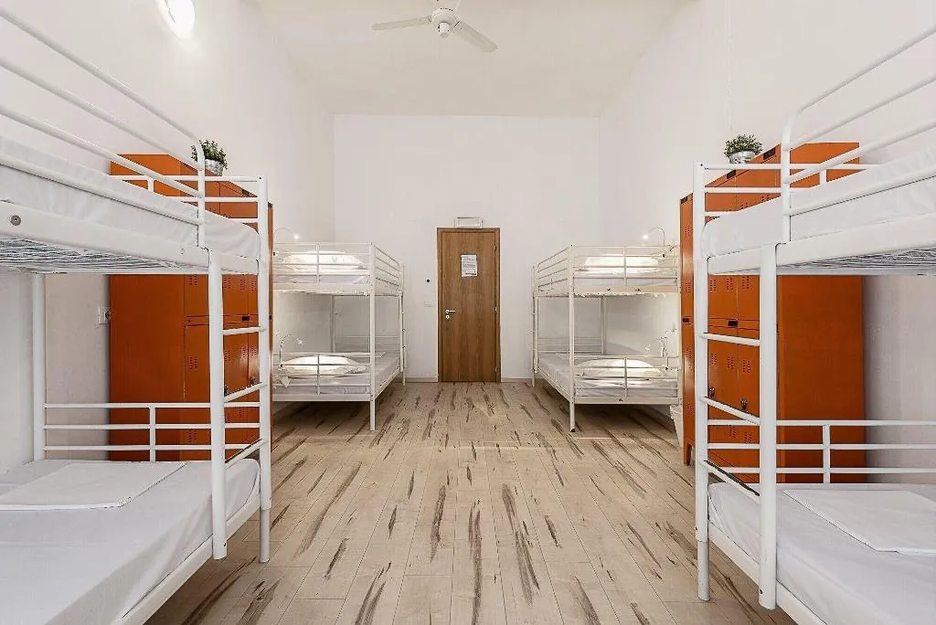 Room, Queen Hostel, Milan