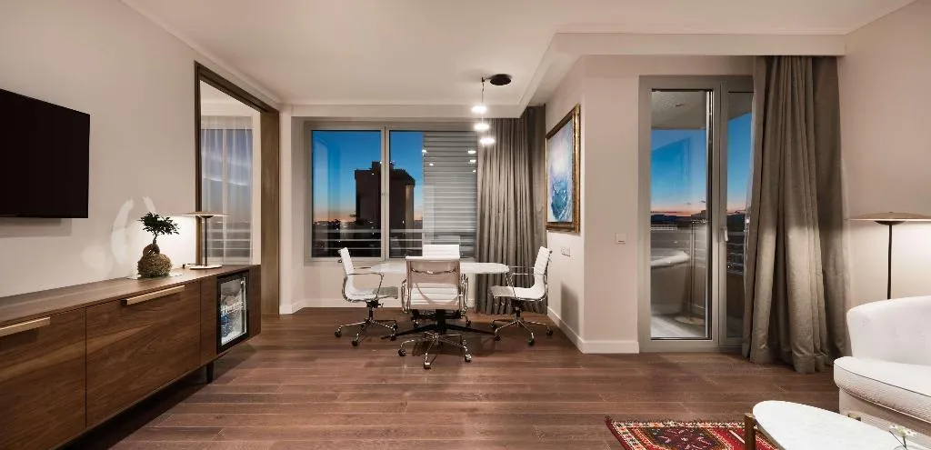 JUNIOR SUITE ONE BEDROOM WITH TERRACE Room, NH Collection Madrid Eurobuilding, Madrid