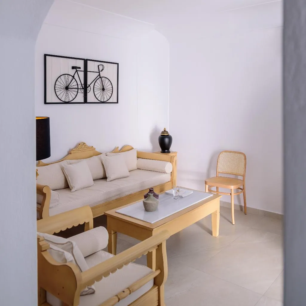 APARTMENT WITH JACUZZI Room, Kamares Apartments, Santorini