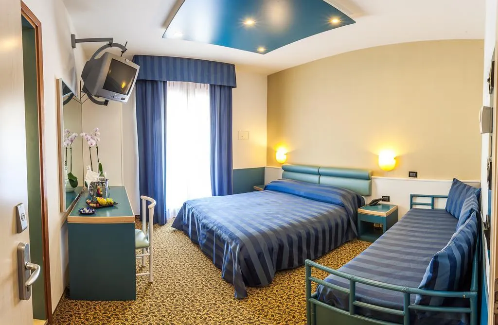 QUADRUPLE CLASSIC WITH TERRACE Room, Christian, Venice