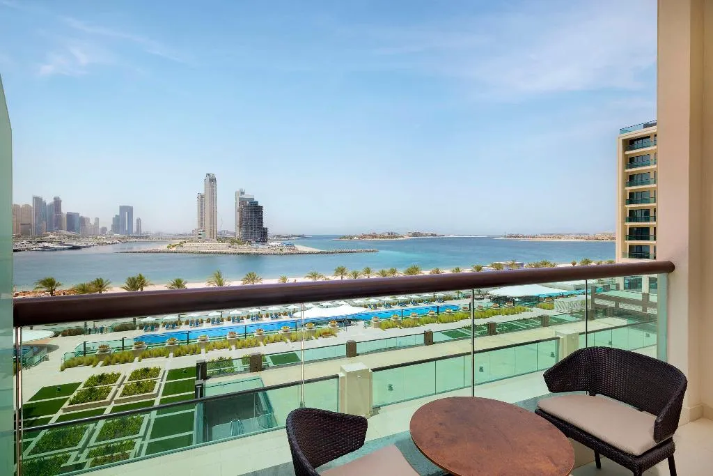DOUBLE DELUXE SEA VIEW Room, Hilton Dubai Palm Jumeirah, Dubai