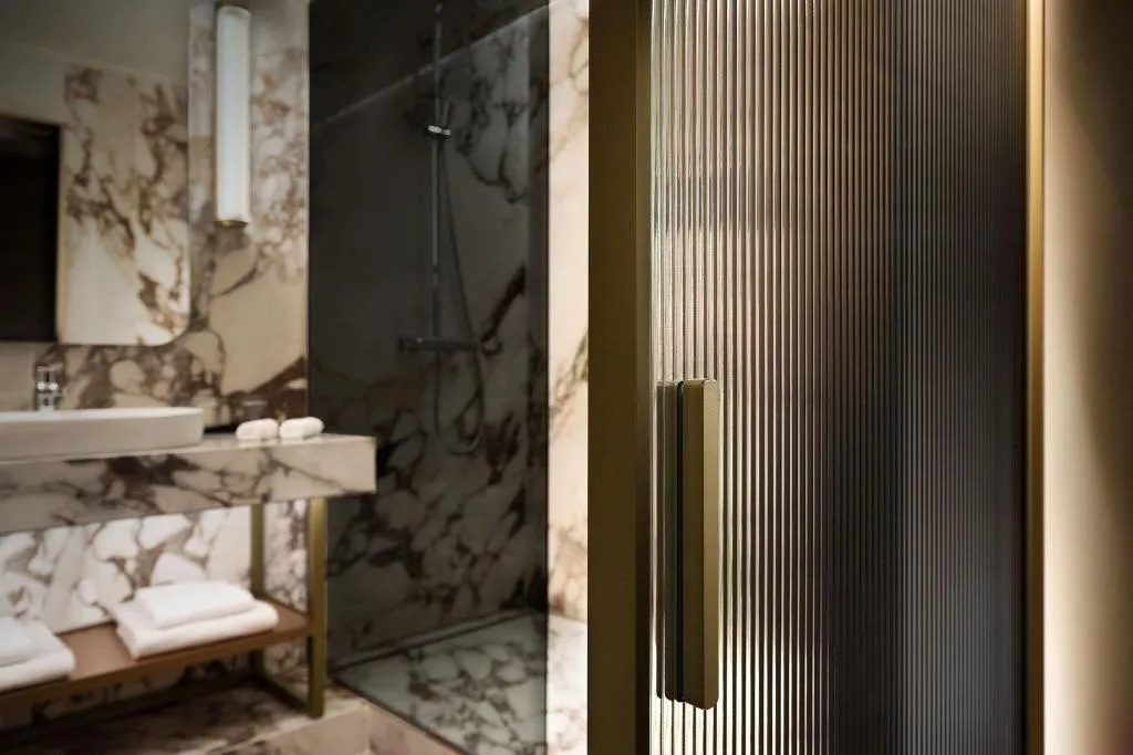 Room, Sheraton Lake Como, Milan