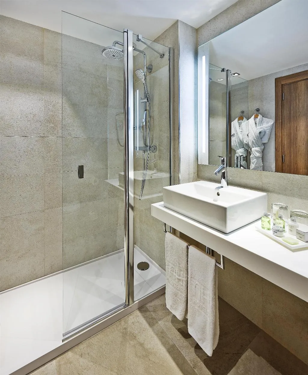 DOUBLE SUPERIOR Room, NH Barcelona Les Corts, Barcelona