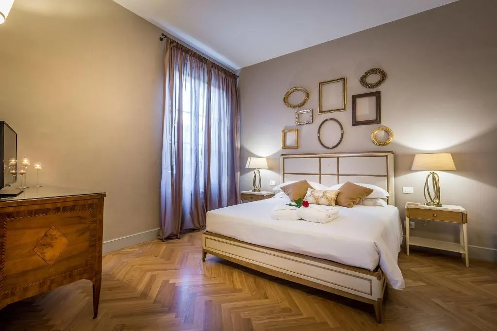 Room, Palazzo Ridolfi, Florence