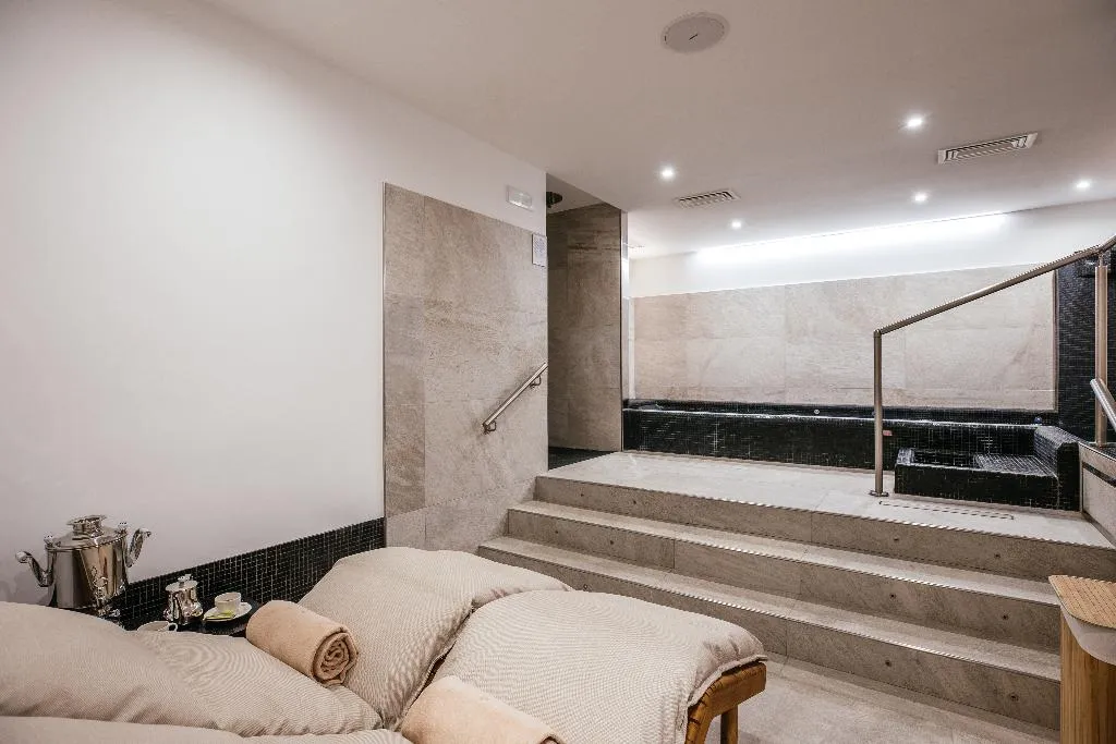 Sports and Entertainment, Villa Fiorella Art Hotel, Naples