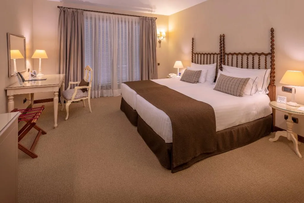 Double or Twin CLASSIC Room, Gran Hotel Rey Don Jaime, Barcelona