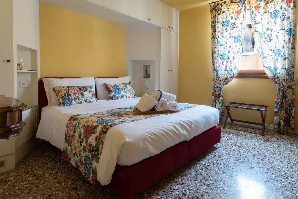 Room, Locanda Ai Santi Apostoli, Venice