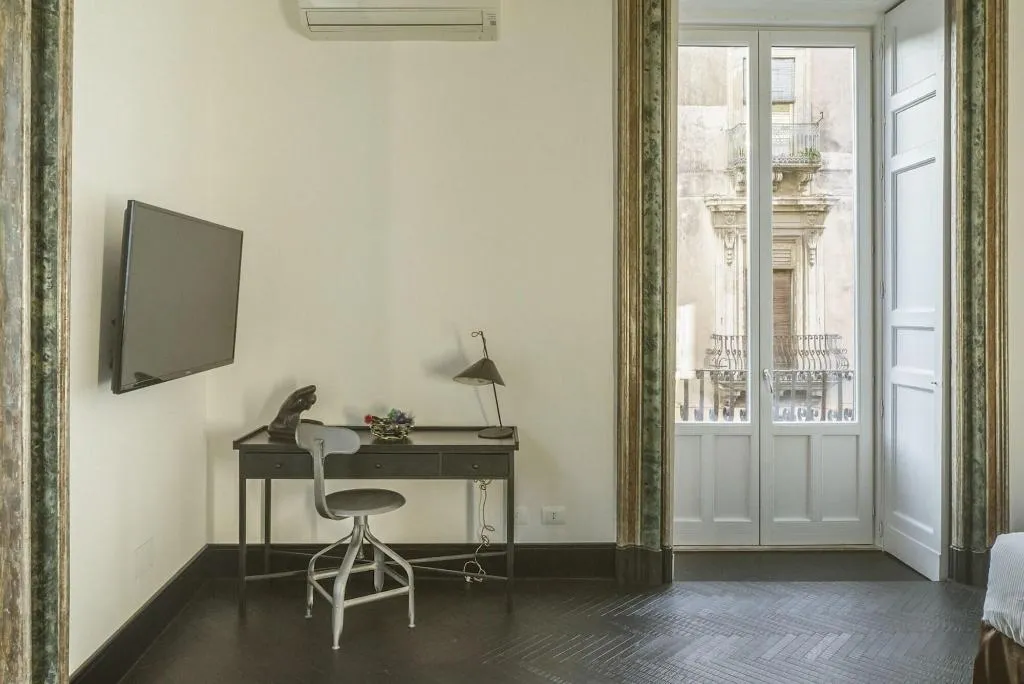 Room, Asmundo Di Gisira, Catania