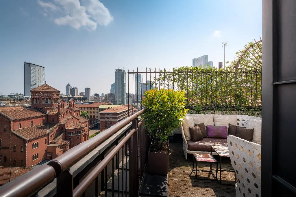 DOUBLE PREMIUM KING BED Room, Crowne Plaza Milan City, Milan