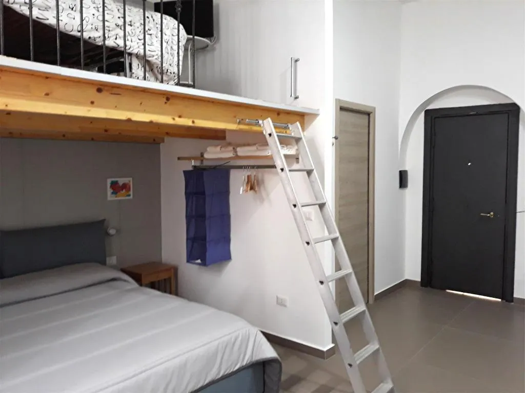 Room, B&B City Center, Naples