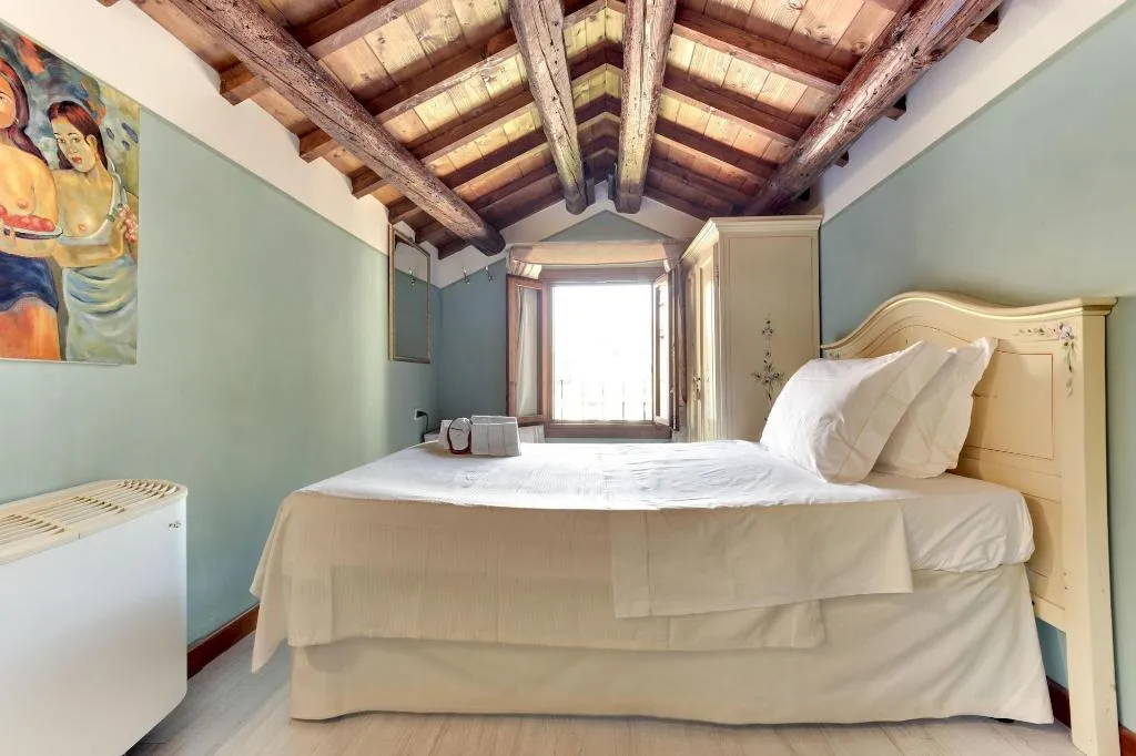 Room, Ca' Riza, Venice