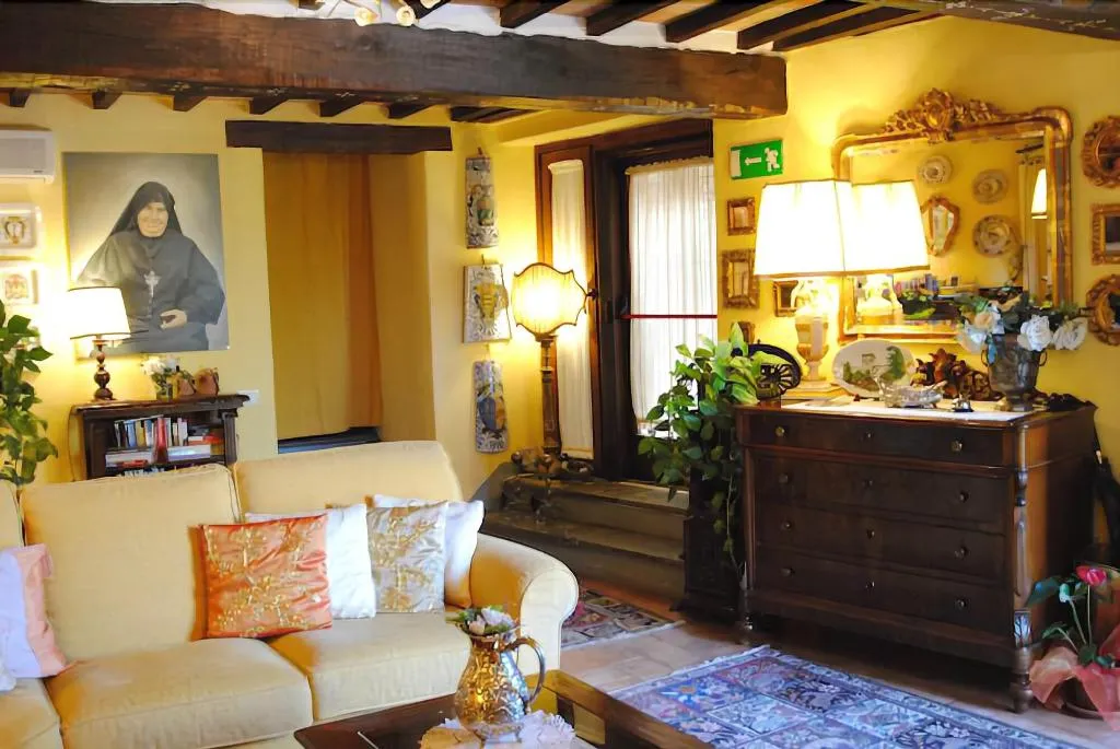Room, Albergo Torre Sangiovanni, Perugia