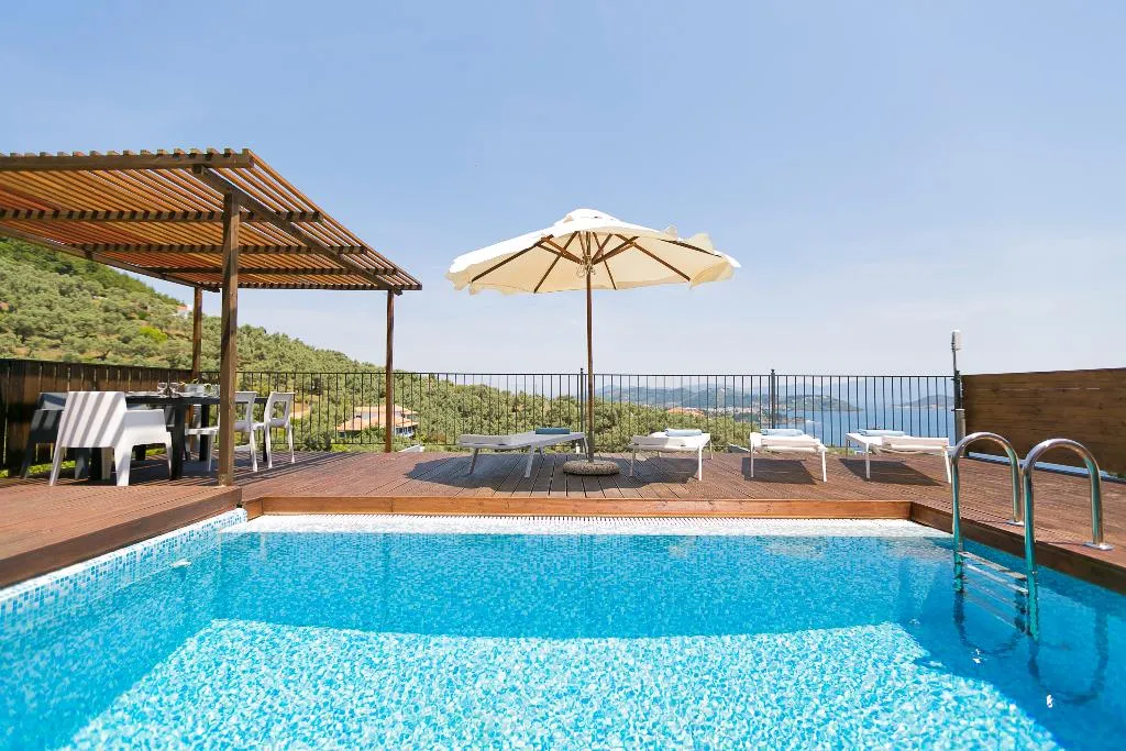 VILLA THREE BEDROOMS WITH PRIVATE POOL Room, Skiathos Gea Villas, Skiathos