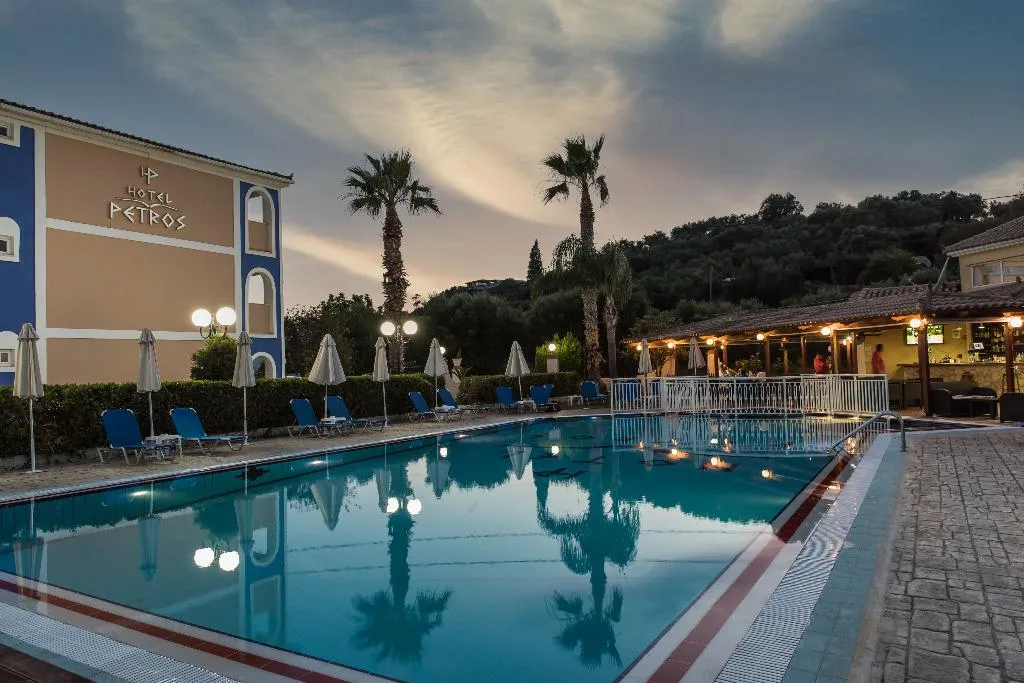 Pool, Petros, Zante