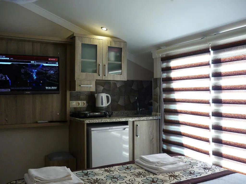 Room, Street61 Studios, Dalaman