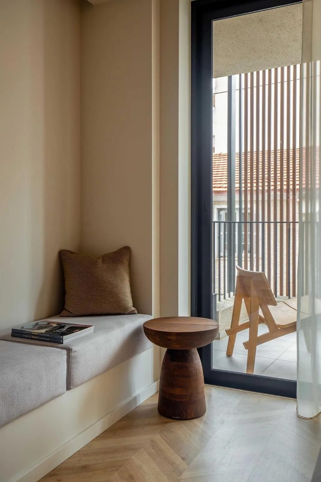 Room, Newel Psychiko, Athens