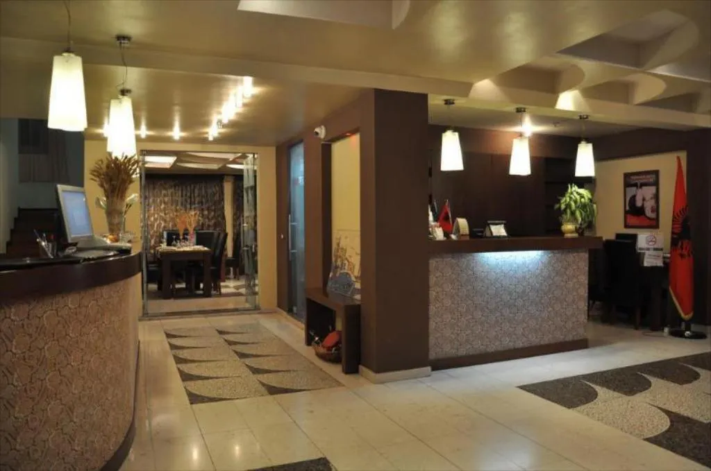 Lobby, Ambasador, Kavaje