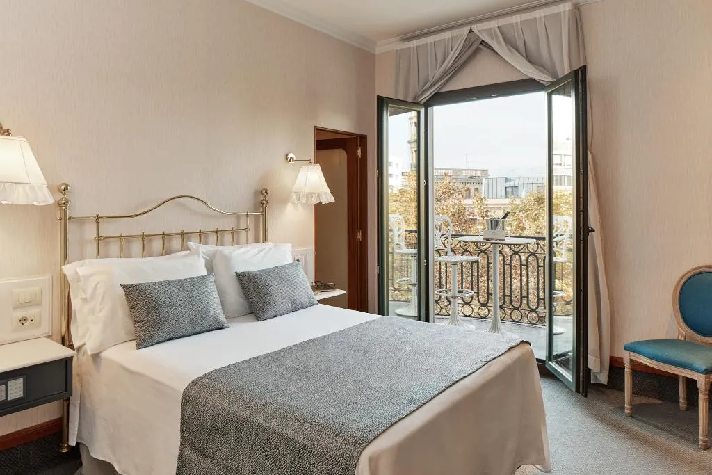 Double or Twin DELUXE WITH BALCONY Room, Continental Barcelona Hotel, Barcelona