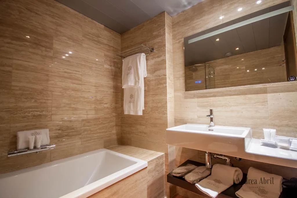 DOUBLE BASIC Room, Palacio Pinello, Seville