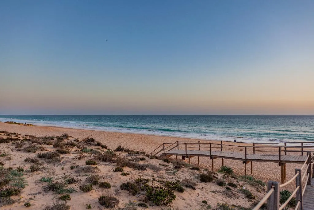 Beach, Wine & Books by the sea - Algarve Resort, Algarve