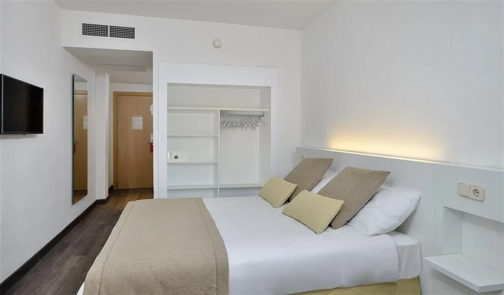 Room, Sol Palmanova-Mirlos Tordos, Majorca