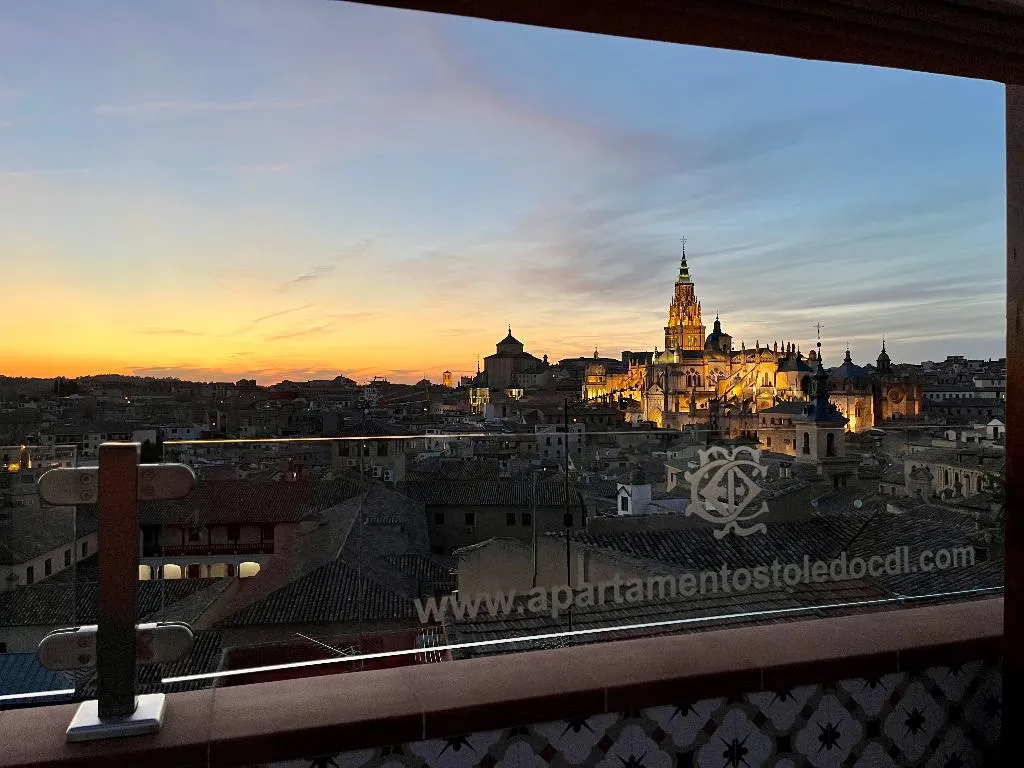 DOUBLE DELUXE ONE BED Room, Cason De Los Lopez Apartments, Madrid