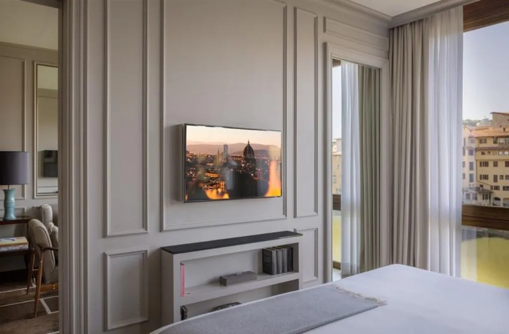 STUDIO DELUXE RIVER VIEW Room, Portrait Firenze, Florence