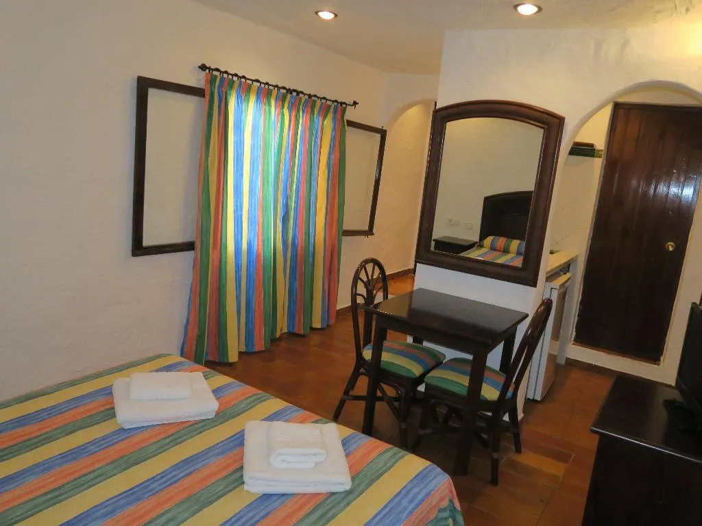 STUDIO STANDARD Room, Apartamentos Binivell Park by ALEGRIA, Menorca
