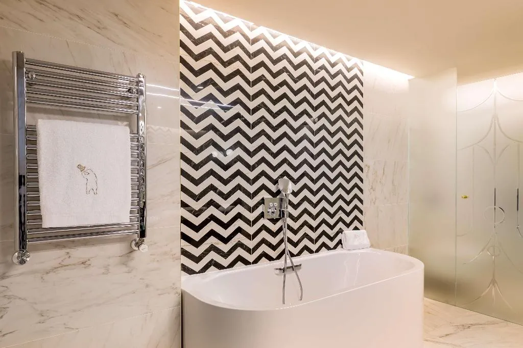 JUNIOR SUITE STANDARD Room, Barceló Torre de Madrid, Madrid