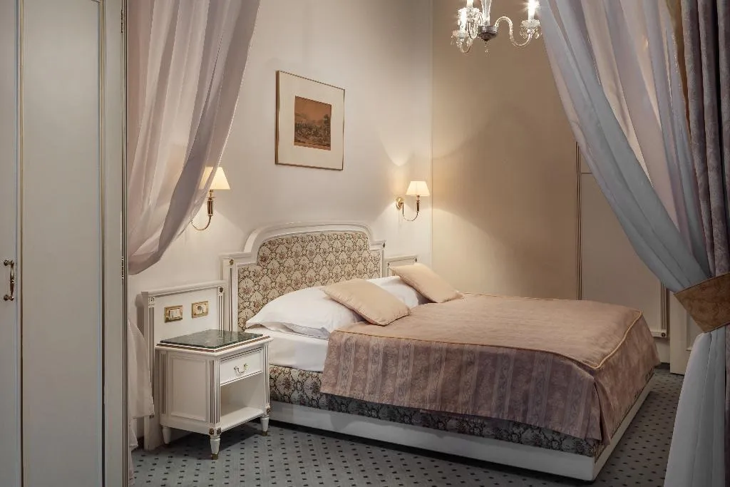 SUITE STANDARD Room, Ambassador Zlata Husa, Prague