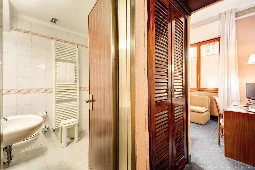 TRIPLE STANDARD Room, Bristol Hotel, Milan