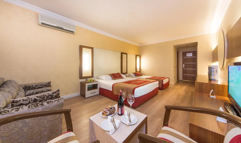 FAMILY ROOM SIDE SEA VIEW Room, Beach Club Doganay, Antalya