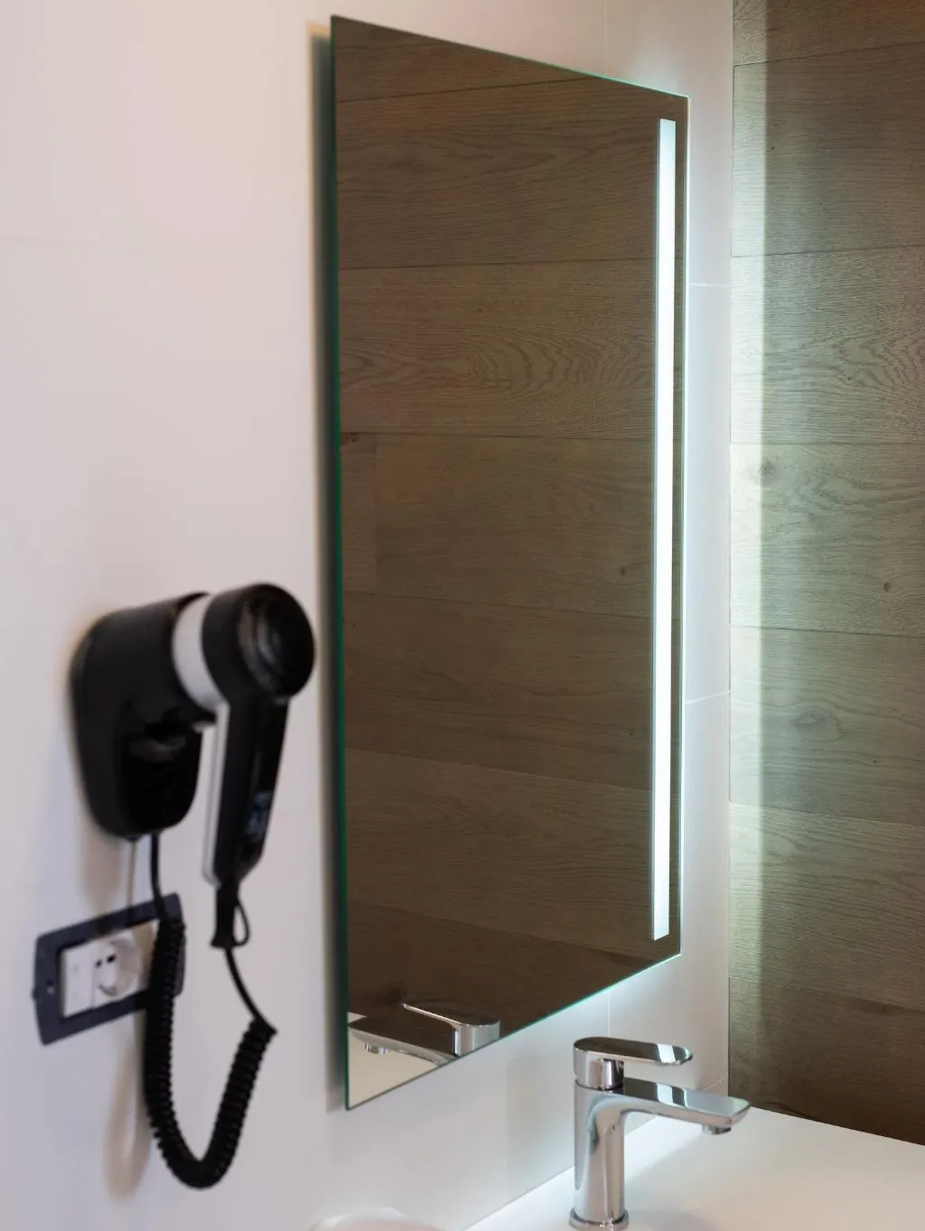 Room, Rettifilo 311, Naples