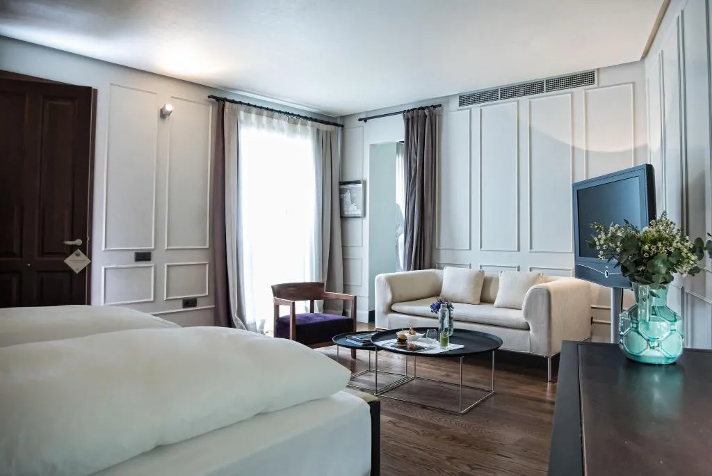 DOUBLE KING SIZE BED Room, CoolRooms Palacio Villapanes 5 GL, Seville