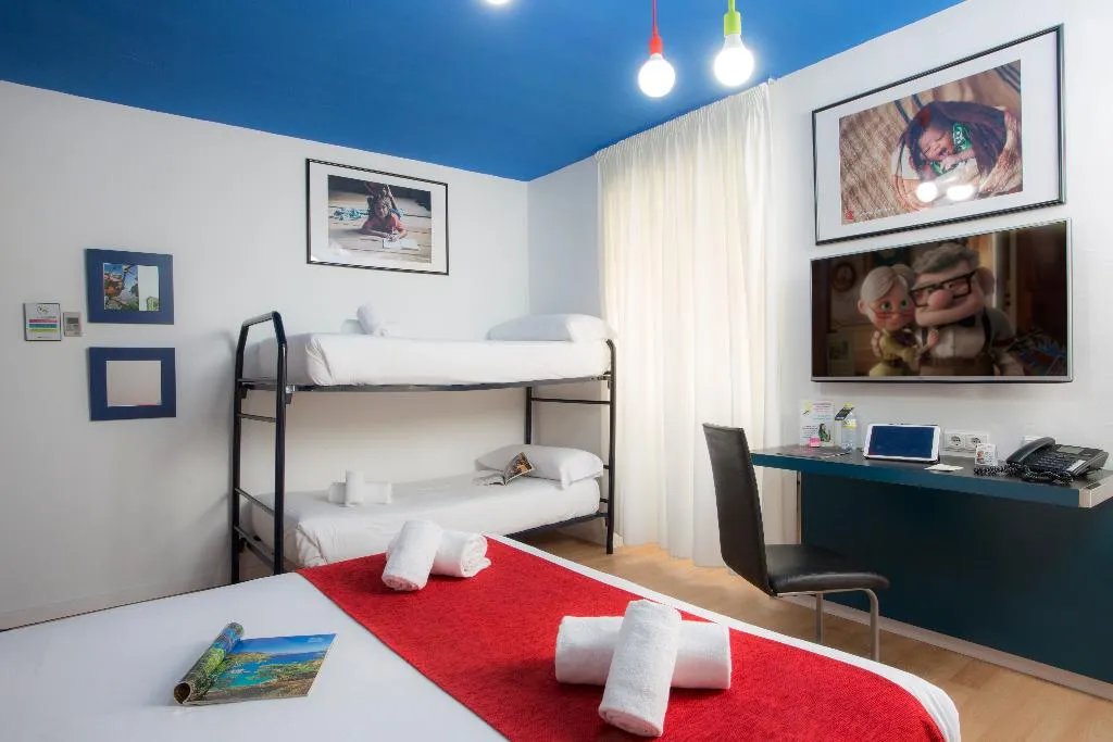 QUADRUPLE STANDARD Room, Casual Del Cine Valencia, Valencia