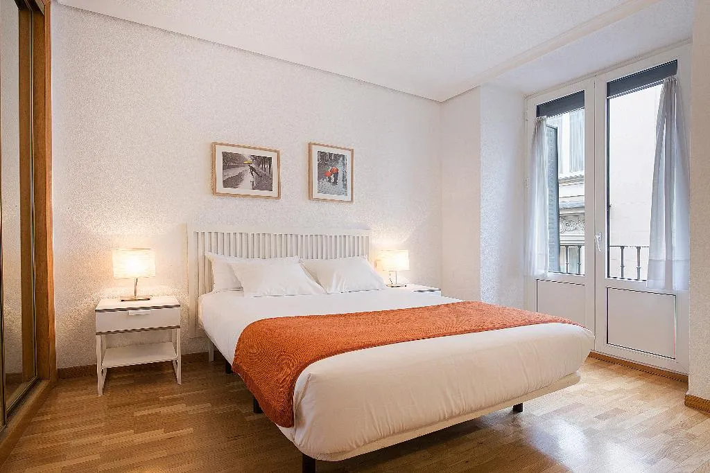 APARTMENT TWO BEDROOMS Room, Apartamentos San Lorenzo 26, Madrid