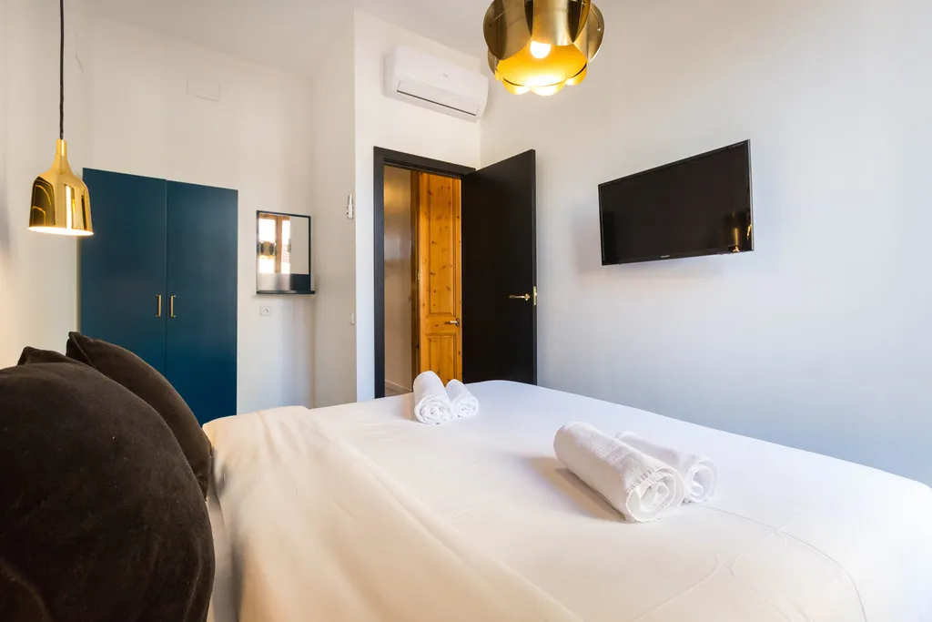 APARTMENT TWO BEDROOMS Room, La Mare by The Streets, Barcelona