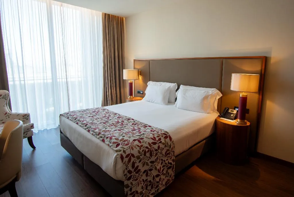 SUITE KING BED ONE BEDROOM  Room, Boeira Garden Hotel Porto Gaia, Curio Collection, Porto