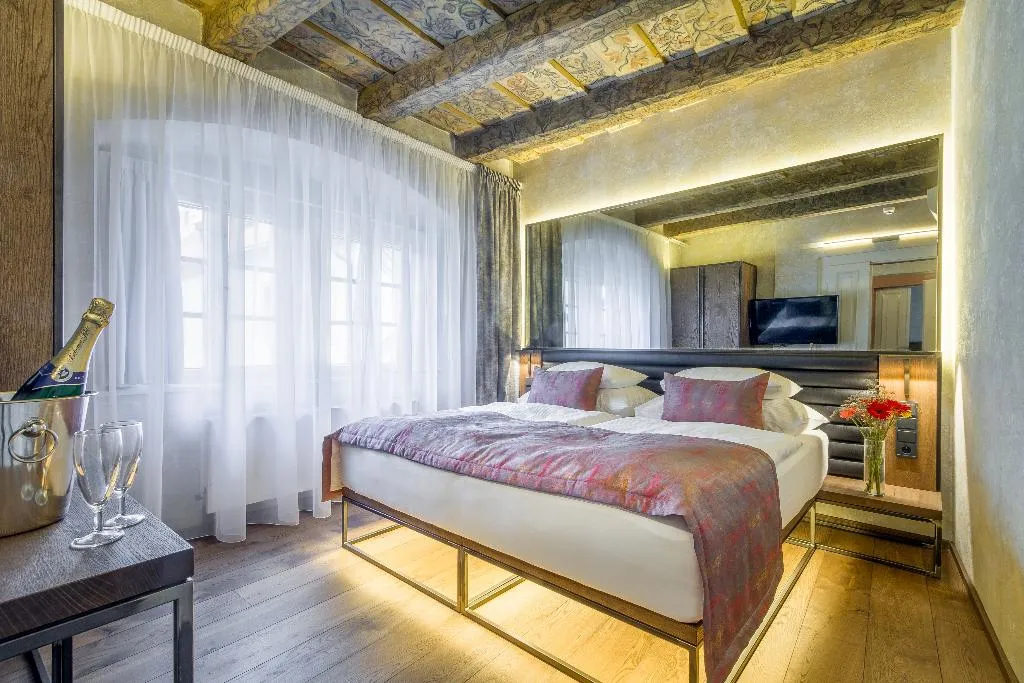 QUADRUPLE DELUXE Room, Hotel Waldstein, Prague