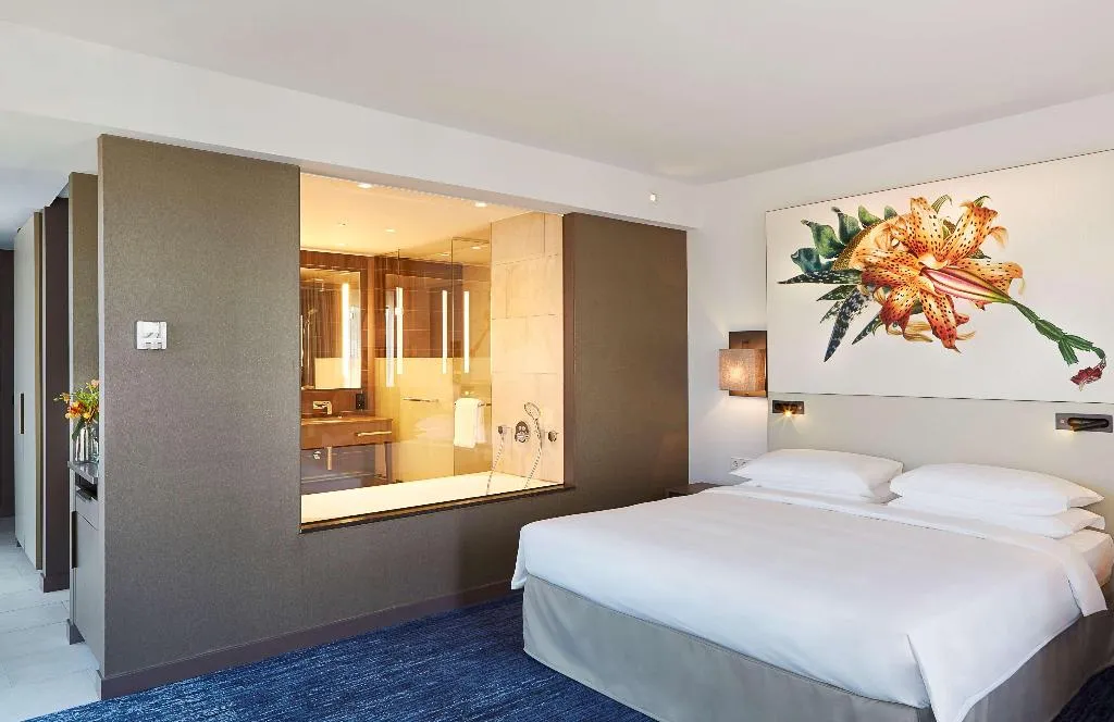 Room, Hyatt Regency Amsterdam, Amsterdam