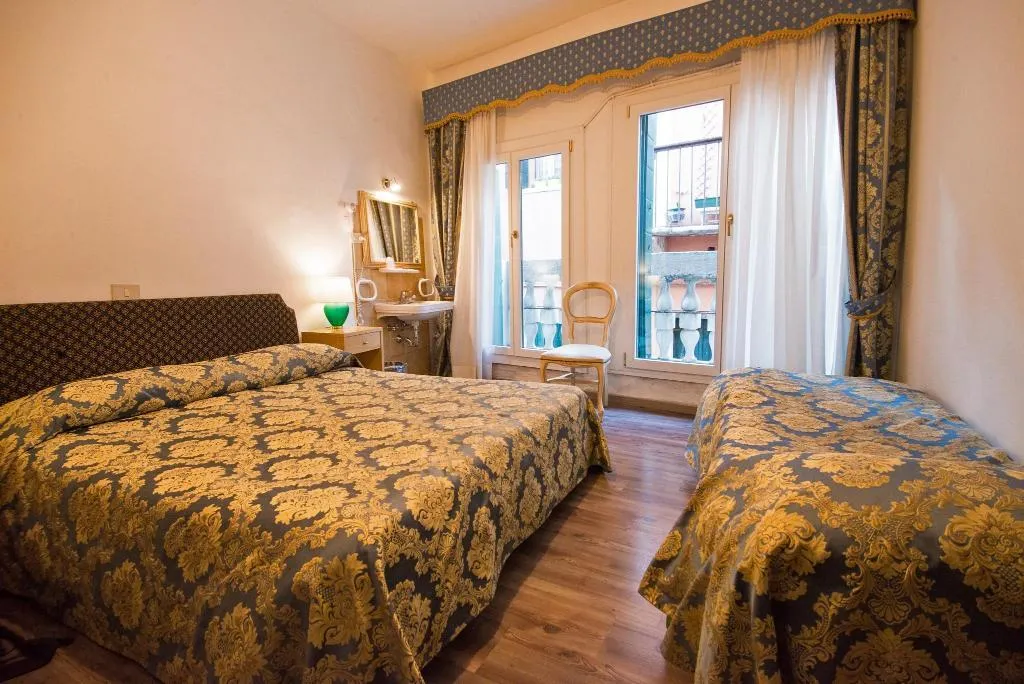 Room, Hotel Casa Peron, Venice