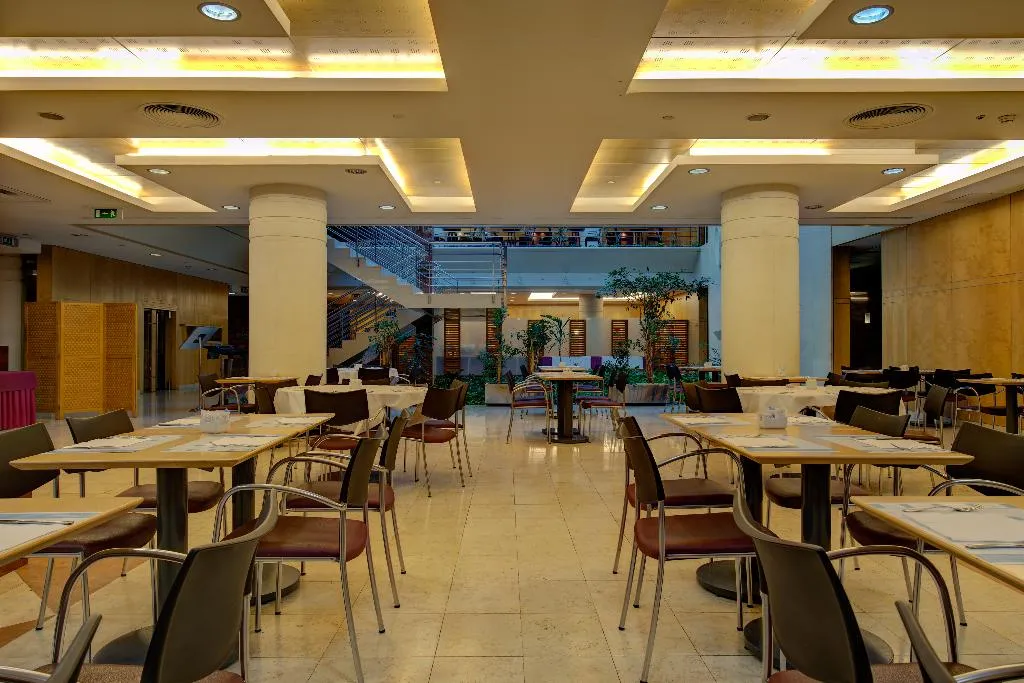 Restaurant, VIP Executive Entrecampos - Hotel & Conference, Lisbon