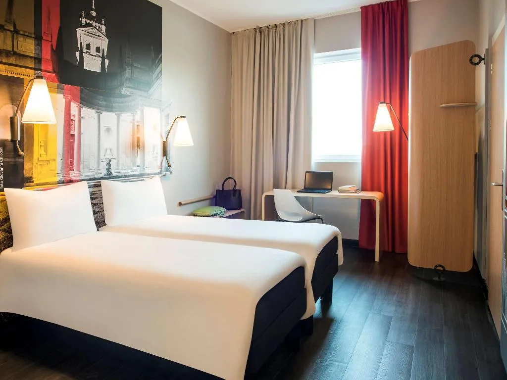 TWIN STANDARD Room, ibis Milano Fiera, Milan