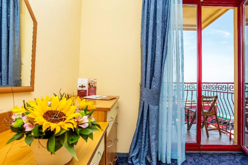DOUBLE PARTIAL OCEAN VIEW TWO DOUBLE BEDS Room, Saint George hotel & Spa, Bourgas