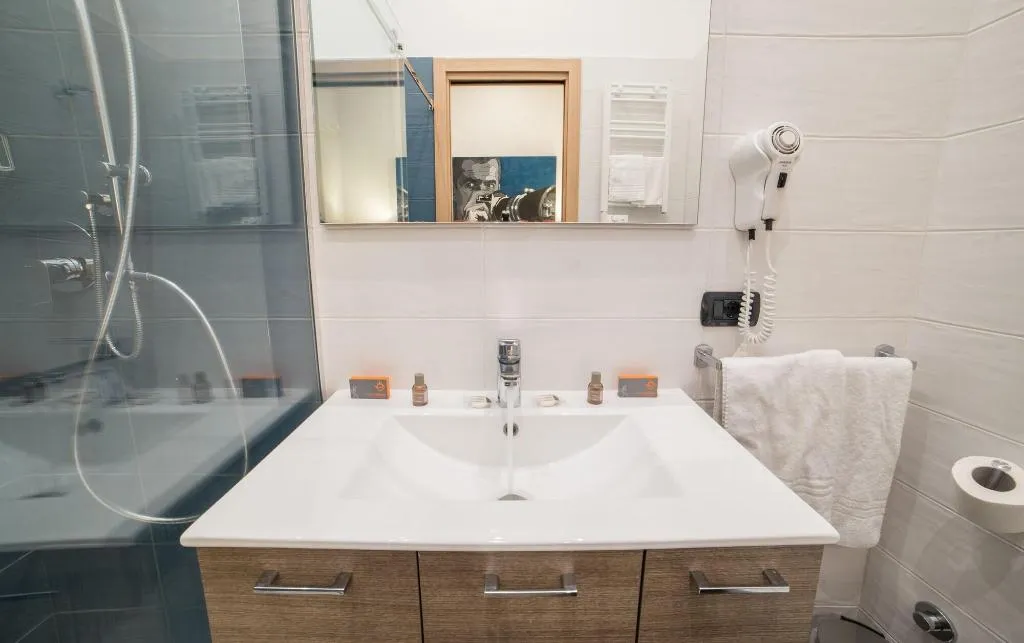 Room, Bed & Breakfast Chiaia 32, Naples