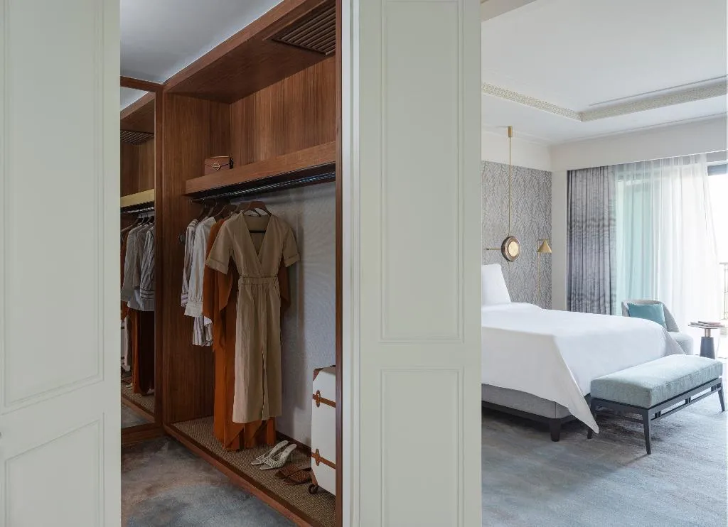 SUITE SEA VIEW KING BED Room, Four Seasons Resort Dubai at Jumeirah Beach, Dubai
